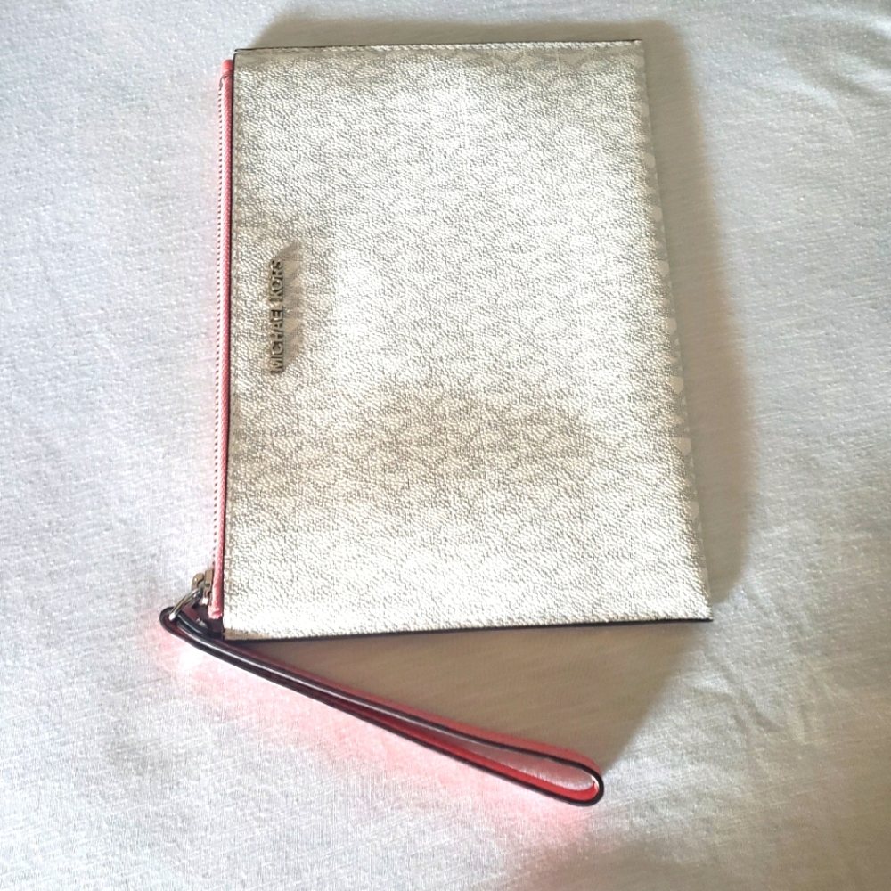 Micheal Kors Wristlet